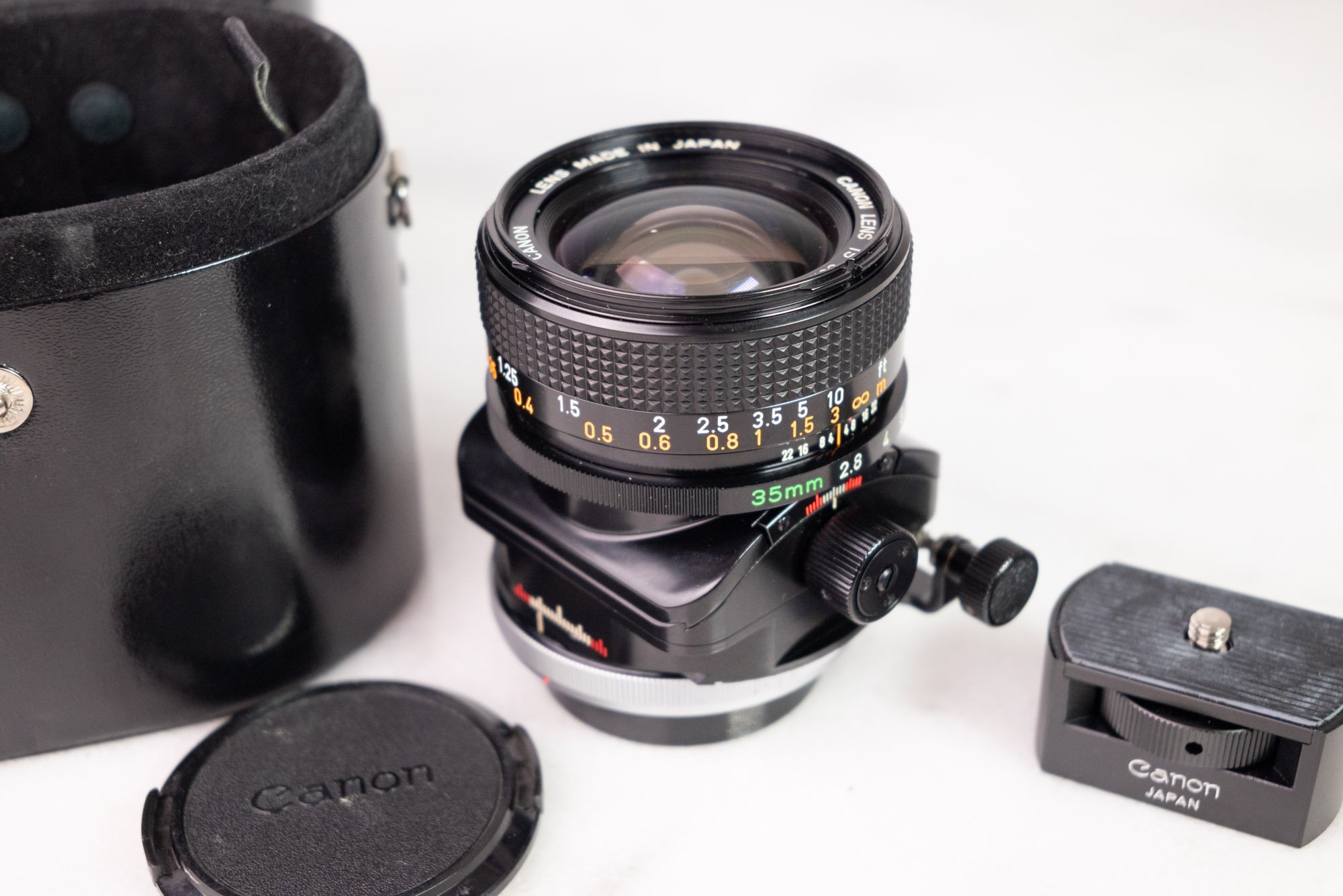 Canon TS 35mm F/2.8 S.S.C. Tilt Shift Lens with Both Caps, Tripod 